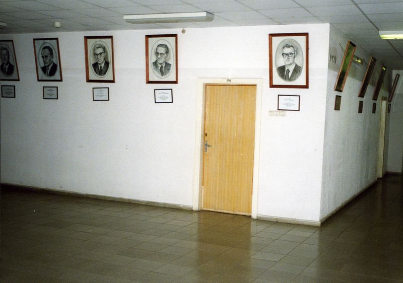 Файл:Ректорский коридор.jpg