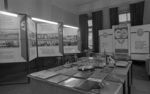 60 лет МИХМ выставка плакаты слева и окно.jpg
