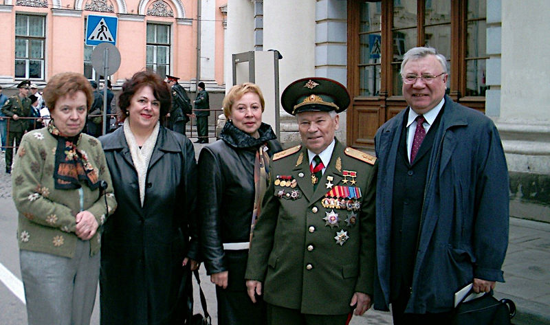 Файл:Калашников парадред.jpg