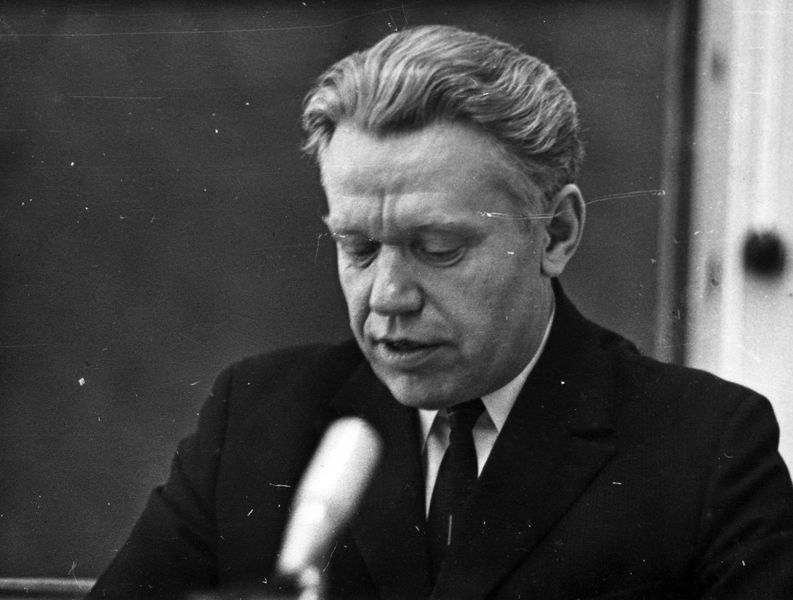 Файл:Выступает Басов.jpg